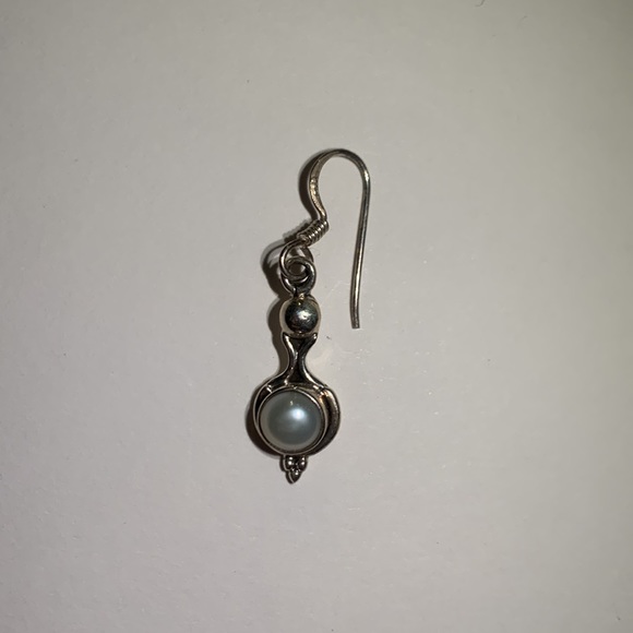 Silver Pearl Earrings. - Picture 3 of 3